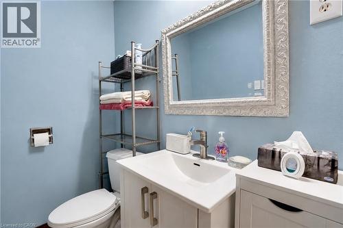 26 Mody Court, London, ON - Indoor Photo Showing Bathroom