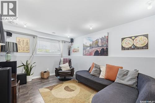 110 Bennion Crescent, Saskatoon, SK - Indoor Photo Showing Living Room