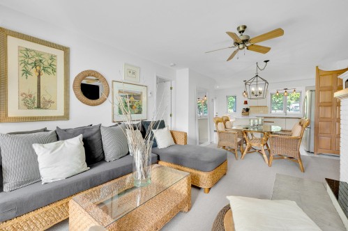 Salon - 2-130 Av. St-Jacques, Saint-Sauveur, QC - Indoor Photo Showing Living Room