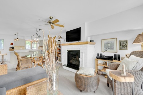 Salon - 2-130 Av. St-Jacques, Saint-Sauveur, QC - Indoor Photo Showing Living Room With Fireplace