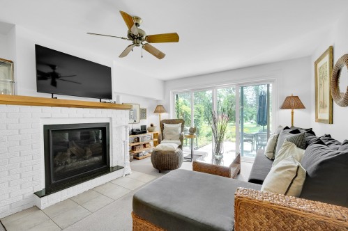 Salon - 2-130 Av. St-Jacques, Saint-Sauveur, QC - Indoor Photo Showing Living Room With Fireplace