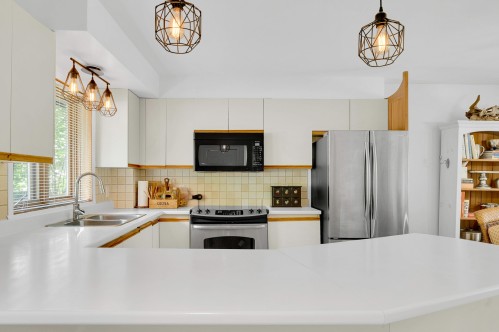 Cuisine - 2-130 Av. St-Jacques, Saint-Sauveur, QC - Indoor Photo Showing Kitchen With Double Sink With Upgraded Kitchen