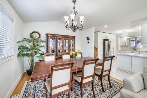 3 Vineberg Drive, Hamilton, ON - Indoor Photo Showing Dining Room