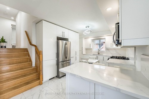 3 Vineberg Drive, Hamilton, ON - Indoor Photo Showing Kitchen