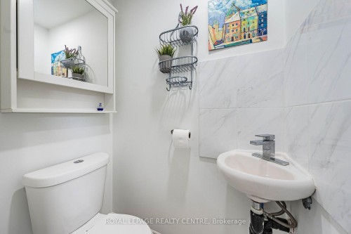 3 Vineberg Drive, Hamilton, ON - Indoor Photo Showing Bathroom