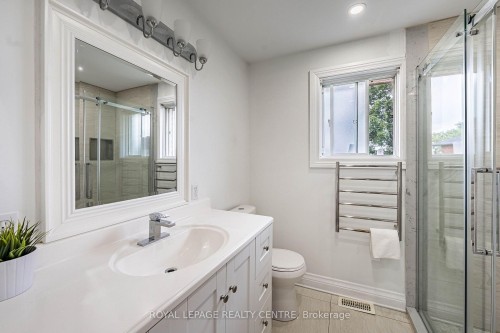 3 Vineberg Drive, Hamilton, ON - Indoor Photo Showing Bathroom