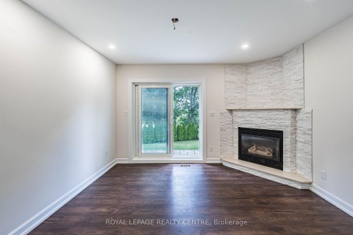 3 Vineberg Drive, Hamilton, ON - Indoor Photo Showing Living Room With Fireplace