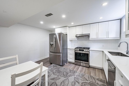 3 Vineberg Drive, Hamilton, ON - Indoor Photo Showing Kitchen With Stainless Steel Kitchen