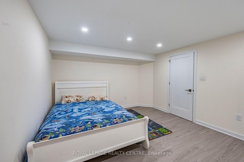 3 Vineberg Drive, Hamilton, ON - Indoor Photo Showing Bedroom