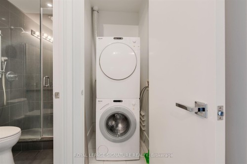 424-29 Queens Quay E, Toronto, ON - Indoor Photo Showing Laundry Room