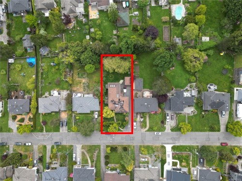 1637 Warren Gdns, Victoria, BC 
