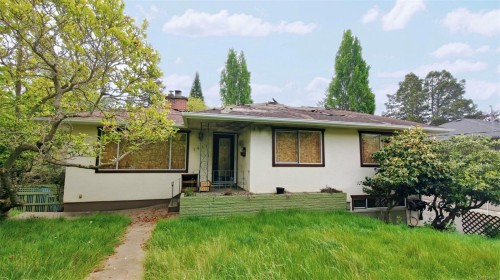 1637 Warren Gdns, Victoria, BC 
