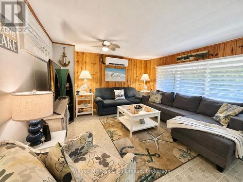 Inviting livingroom - 32 Mohawk Drive, Native Leased Lands, ON - Indoor Photo Showing Living Room