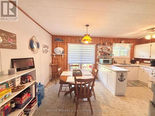 Open concept eat in kitchen/dining - 32 Mohawk Drive, Native Leased Lands, ON - Indoor