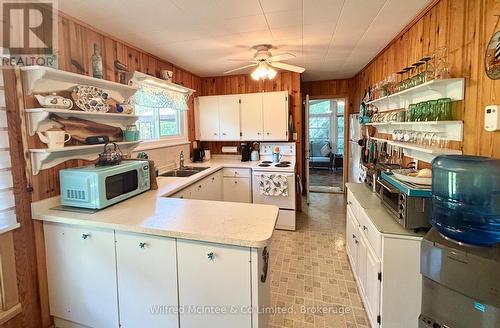 Bright kitchen - 32 Mohawk Drive, Native Leased Lands, ON - Indoor Photo Showing Kitchen