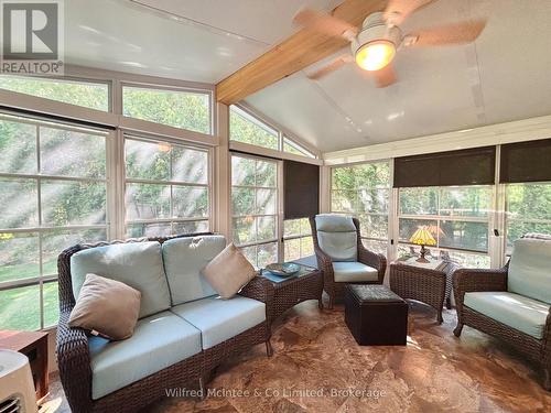 Sunroom offers additional indoor outdoor space - 32 Mohawk Drive, Native Leased Lands, ON - Indoor Photo Showing Living Room