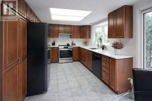29 Taj Court, Ottawa, ON - Indoor Photo Showing Kitchen