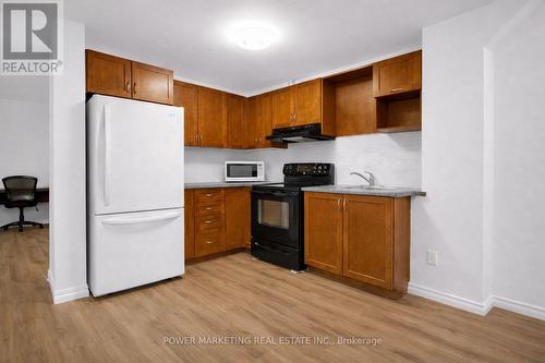 29 Taj Court, Ottawa, ON - Indoor Photo Showing Kitchen