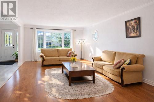 29 Taj Court, Ottawa, ON - Indoor Photo Showing Living Room