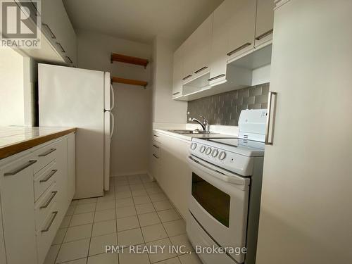 606 - 580 CHRISTIE STREET , Toronto, Ontario M6G 3E3 2