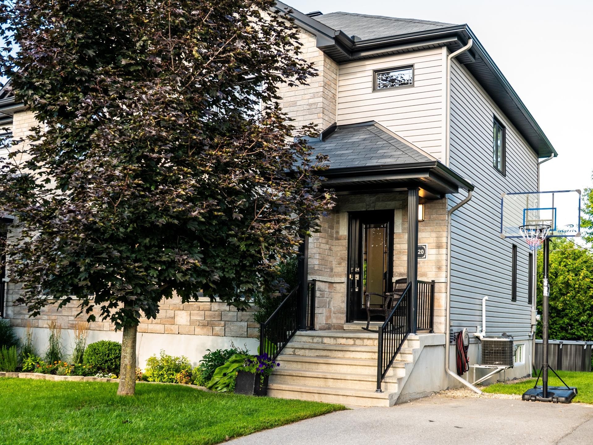 220 Rue De Gallichan — photo 1