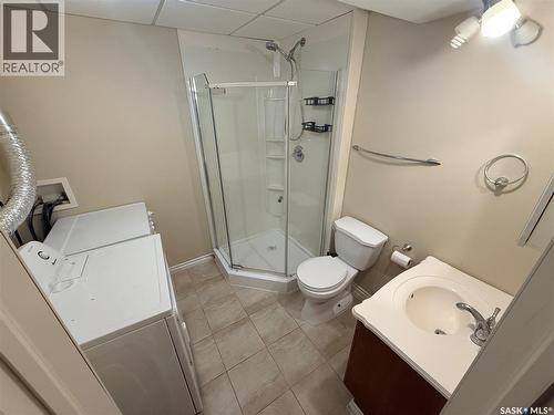 212 415 Lynd Crescent, Saskatoon, SK - Indoor Photo Showing Bathroom