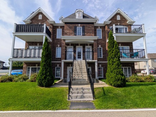 200 Rue du Golf  Sainte-Marthe-Sur-Le-Lac, QC J0N 1P0