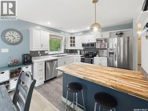 625 7Th Avenue Ne, Swift Current, SK - Indoor Photo Showing Kitchen