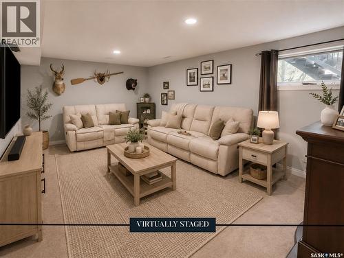 625 7Th Avenue Ne, Swift Current, SK - Indoor Photo Showing Living Room