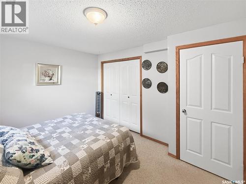 625 7Th Avenue Ne, Swift Current, SK - Indoor Photo Showing Bedroom