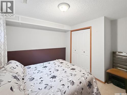 625 7Th Avenue Ne, Swift Current, SK - Indoor Photo Showing Bedroom