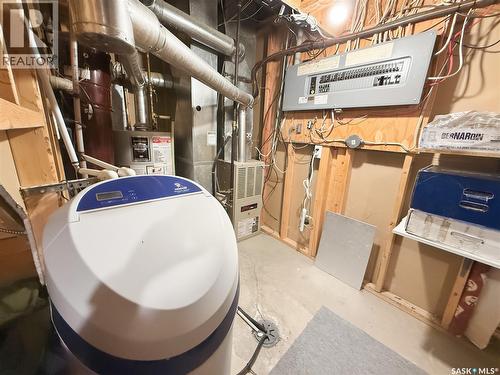625 7Th Avenue Ne, Swift Current, SK - Indoor Photo Showing Basement