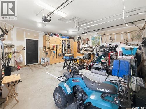 625 7Th Avenue Ne, Swift Current, SK - Indoor Photo Showing Garage