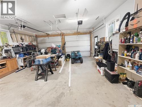 625 7Th Avenue Ne, Swift Current, SK - Indoor Photo Showing Garage