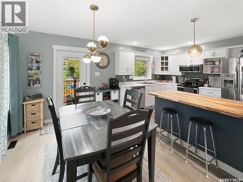 625 7Th Avenue Ne, Swift Current, SK - Indoor Photo Showing Dining Room