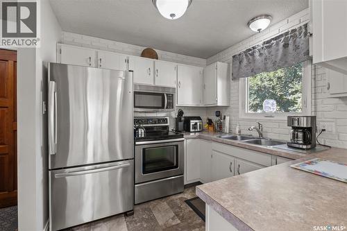 21 Plaxton Place, Prince Albert, SK - Indoor Photo Showing Kitchen With Stainless Steel Kitchen With Double Sink