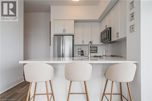 470 E Dundas Street E Unit# 1202, Waterdown, ON - Indoor Photo Showing Kitchen With Upgraded Kitchen