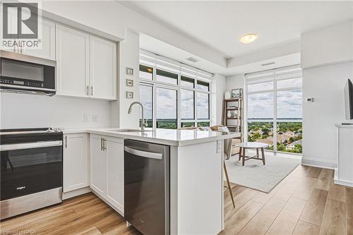 470 E Dundas Street E Unit# 1202, Waterdown, ON - Indoor Photo Showing Kitchen With Upgraded Kitchen