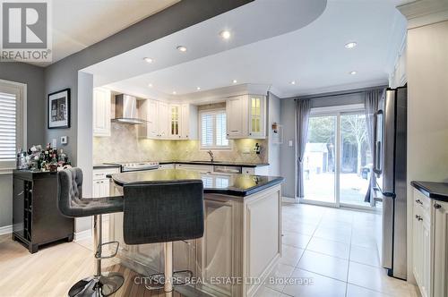 353 Sparrow Circle, Pickering, ON - Indoor Photo Showing Kitchen With Upgraded Kitchen