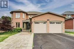 753 COLLEGE MANOR DRIVE  Newmarket, ON L3Y 8G6