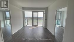 1706 - 105 ONEIDA CRESCENT  Richmond Hill, ON L4B 0H6