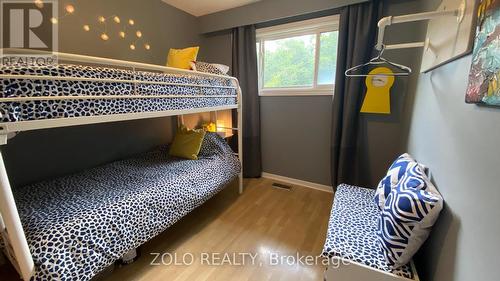 2001 Faversham Avenue, Burlington, ON - Indoor Photo Showing Bedroom