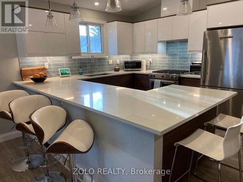 2001 Faversham Avenue, Burlington, ON - Indoor Photo Showing Kitchen With Upgraded Kitchen