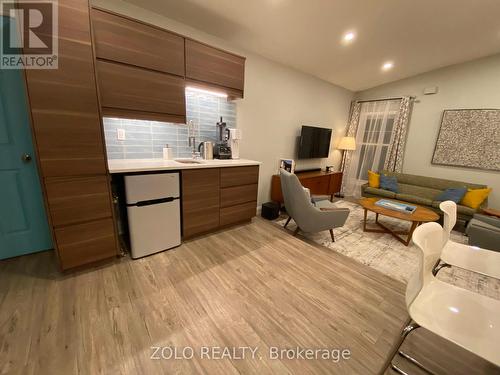 2001 Faversham Avenue, Burlington, ON - Indoor