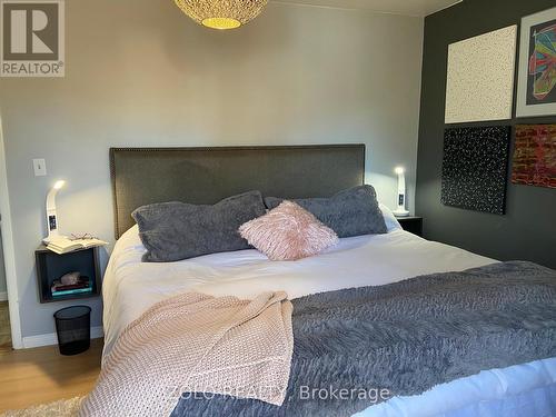 2001 Faversham Avenue, Burlington, ON - Indoor Photo Showing Bedroom