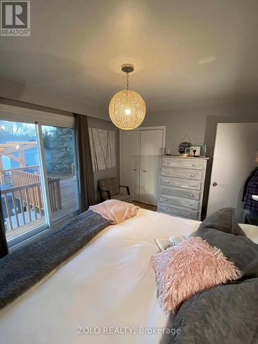 2001 Faversham Avenue, Burlington, ON - Indoor Photo Showing Bedroom