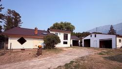 5740 95 Highway  Edgewater, BC V0A 1E0