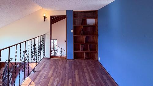 5740 95 Highway, Edgewater, BC - Indoor Photo Showing Other Room