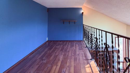 5740 95 Highway, Edgewater, BC - Indoor Photo Showing Other Room