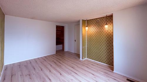 5740 95 Highway, Edgewater, BC - Indoor